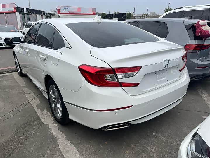 Фото 3 - Honda Accord