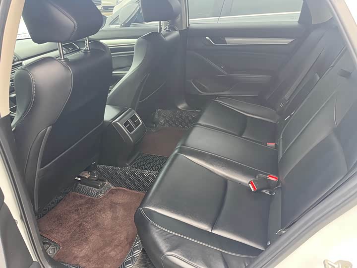 Фото 8 - Honda Accord