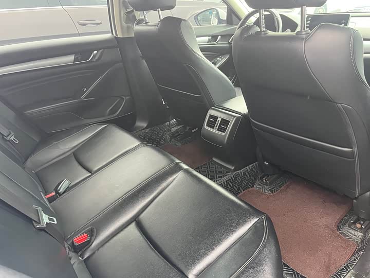 Фото 9 - Honda Accord