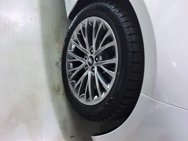 Фото 6 - Bestune B70