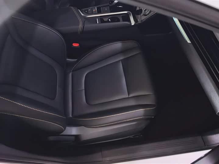 Фото 8 - Bestune B70