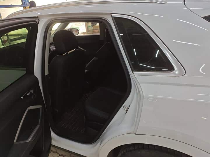 Фото 8 - Audi Q3