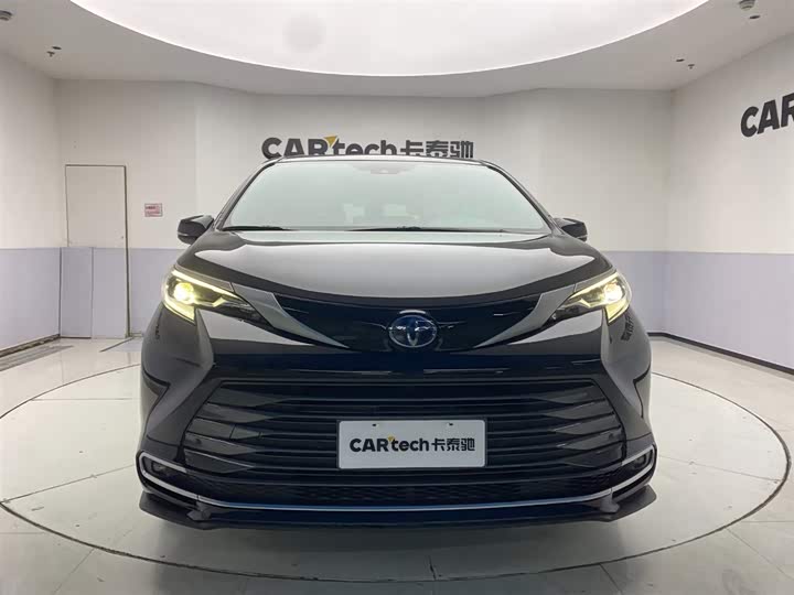 Фото 3 - Toyota Sienna