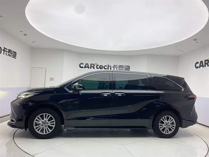 Фото 8 - Toyota Sienna