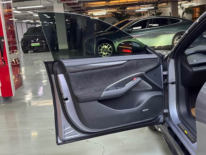 Фото 6 - Xiaomi SU7 Ultra