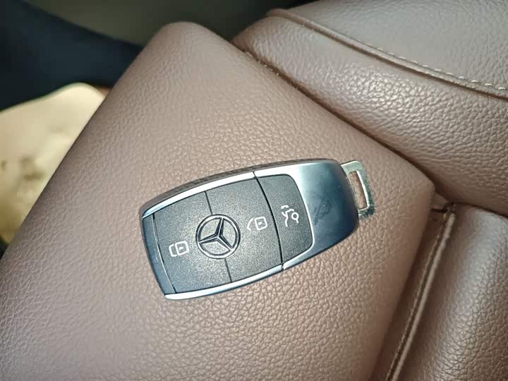 Фото 9 - Mercedes-Benz GLB-Class