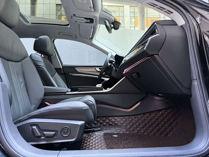 Фото 6 - Audi A6L