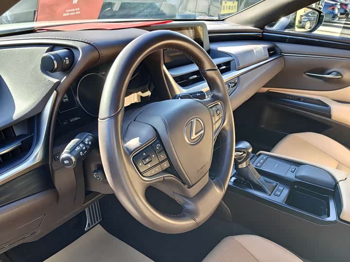 Фото 4 - Lexus ES