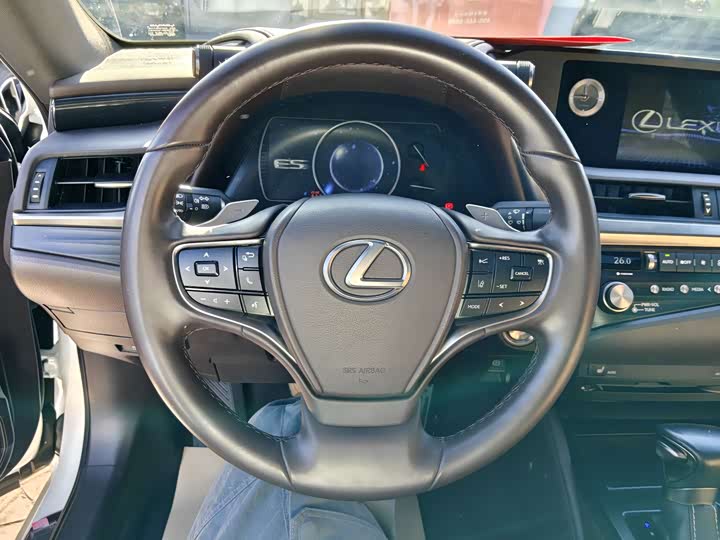 Фото 5 - Lexus ES
