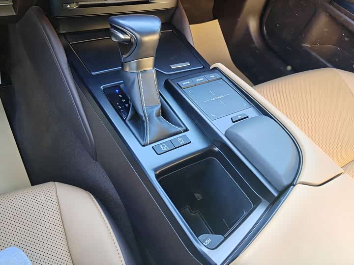 Фото 6 - Lexus ES