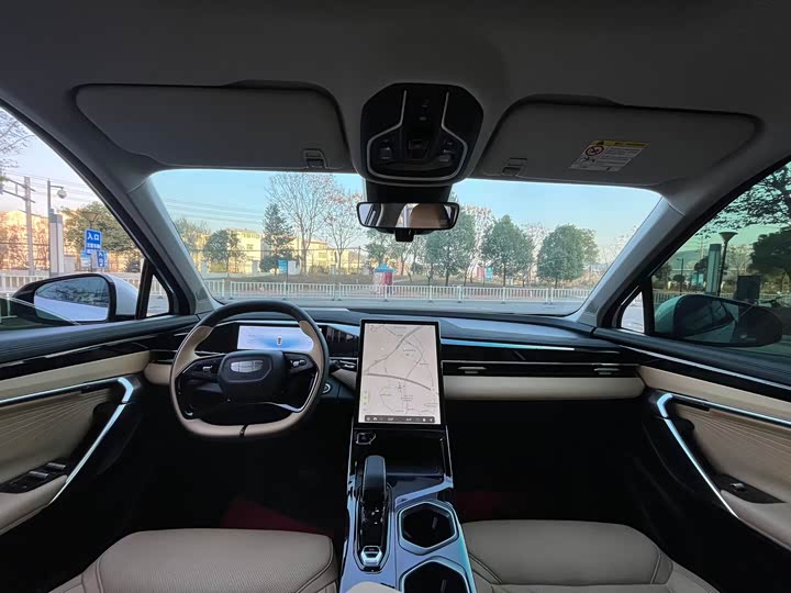 Фото 6 - Geely Atlas L