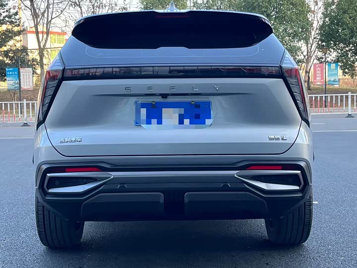 Фото 8 - Geely Atlas L