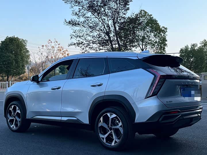 Фото 9 - Geely Atlas L