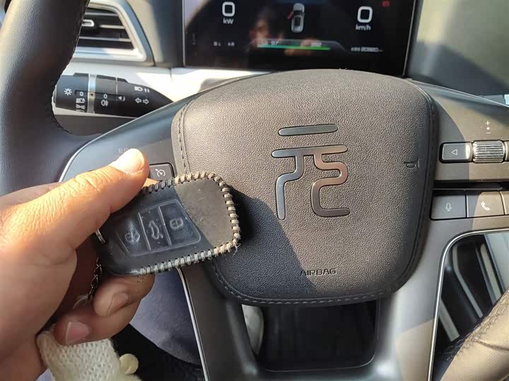 Фото 9 - BYD Yuan Up