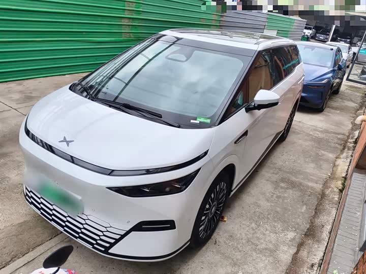 Фото 2 - XPeng X9