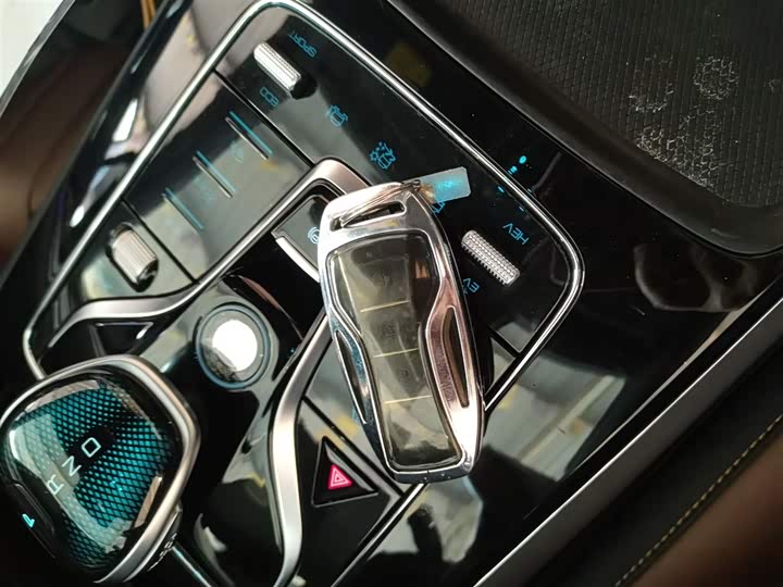 Фото 9 - BYD Tang Hybrid/EV