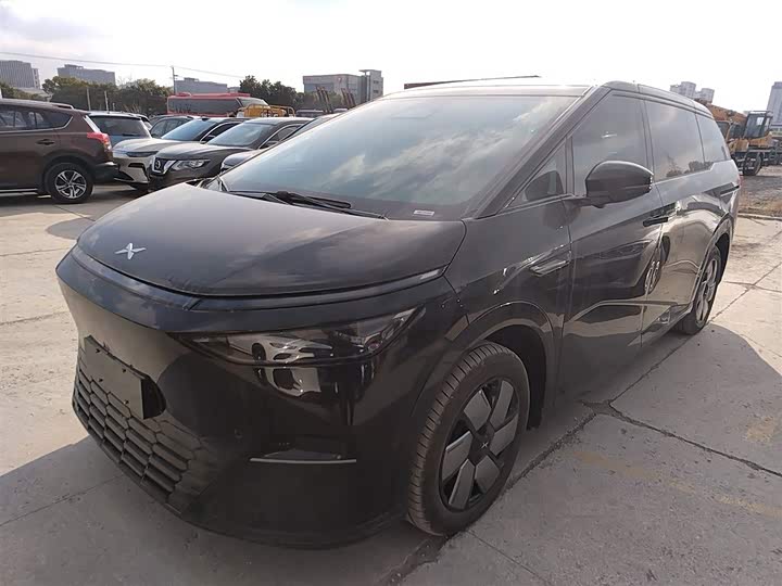 Фото 1 - XPeng X9