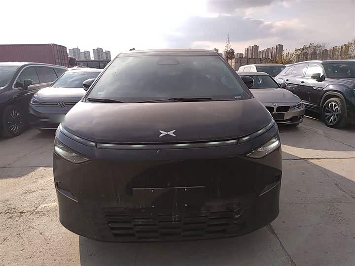 Фото 3 - XPeng X9