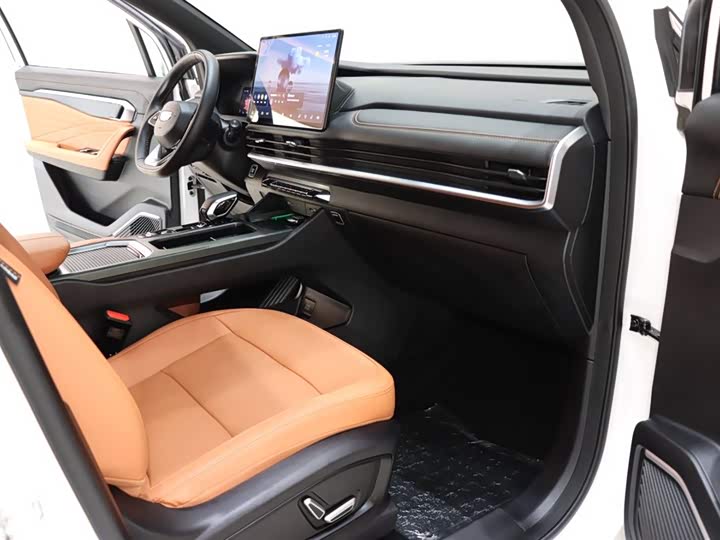 Фото 7 - Geely Okavango L