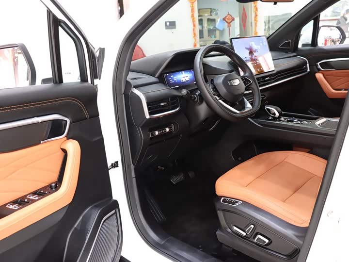 Фото 8 - Geely Okavango L