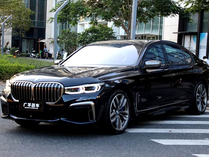 Фото 2 - BMW 7 Series