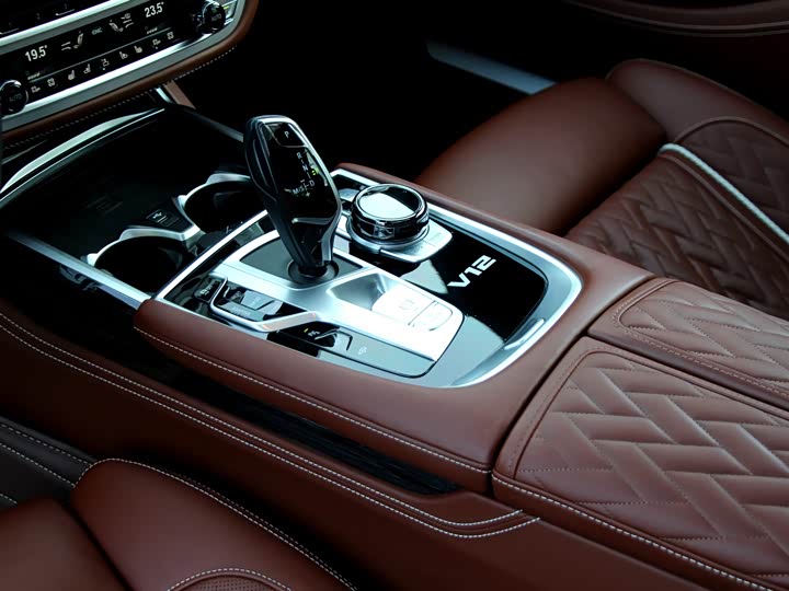 Фото 8 - BMW 7 Series