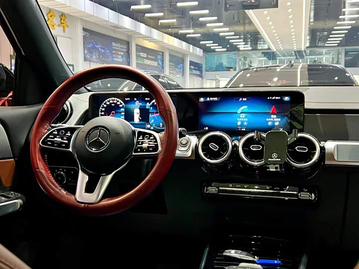 Фото 8 - Mercedes-Benz GLB-Class