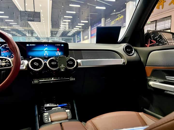 Фото 9 - Mercedes-Benz GLB-Class