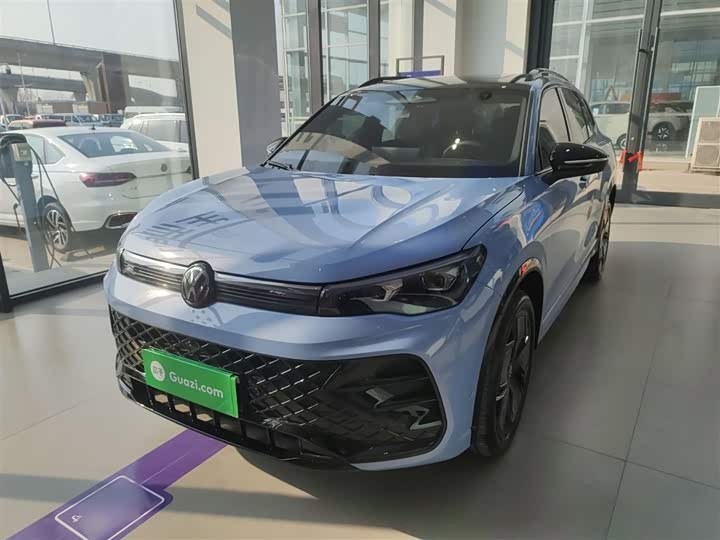 Фото 1 - Volkswagen Tiguan L Pro