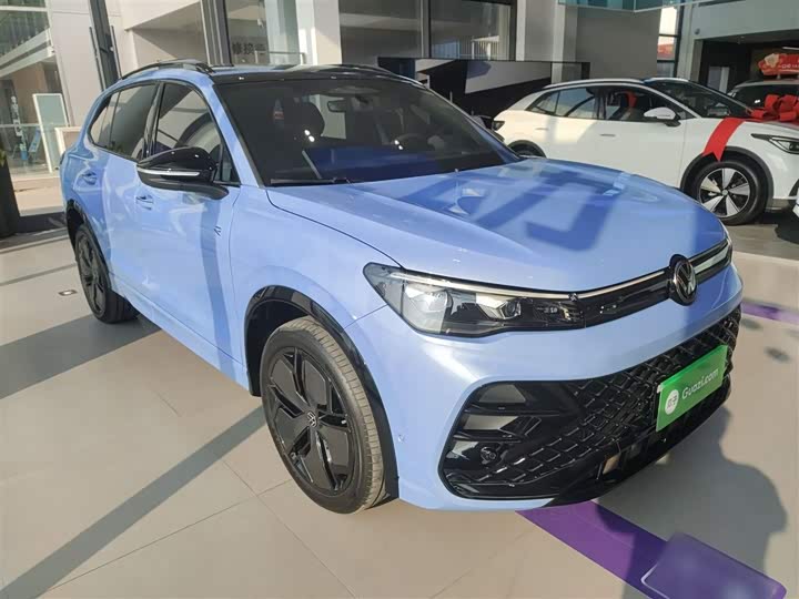 Фото 3 - Volkswagen Tiguan L Pro