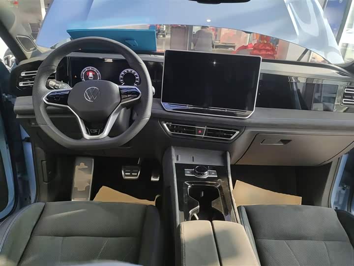 Фото 9 - Volkswagen Tiguan L Pro