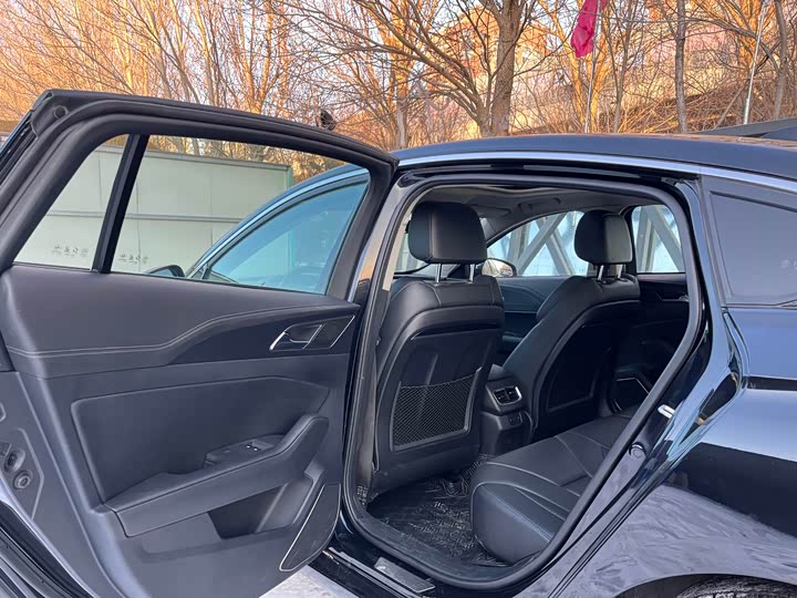 Фото 9 - Hongqi H5