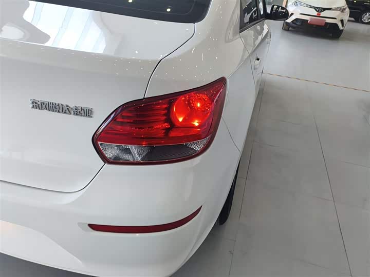 Фото 8 - Kia Pegas