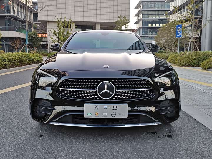 Фото 2 - Mercedes-Benz E-Class