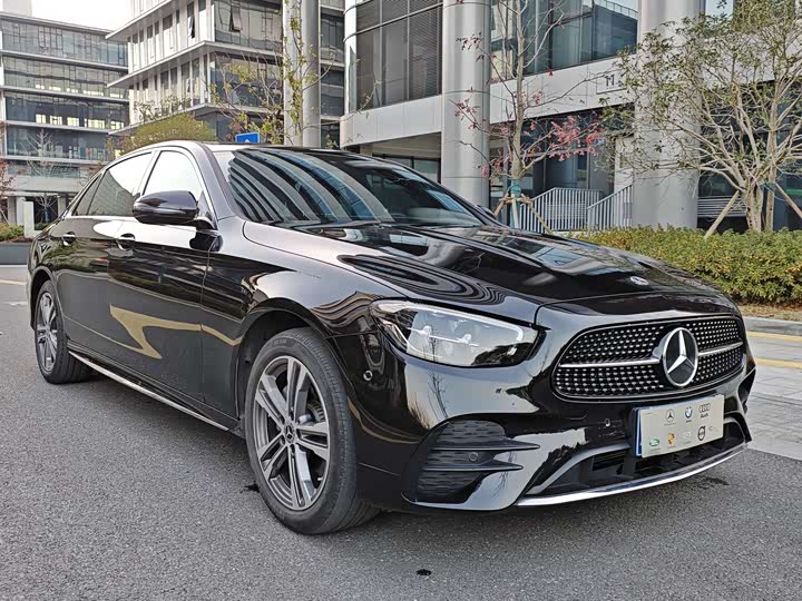 Фото 3 - Mercedes-Benz E-Class