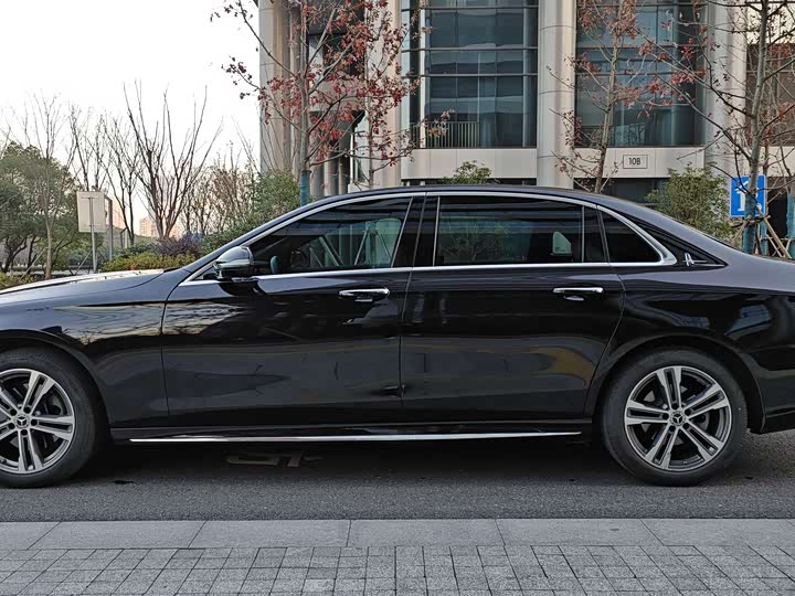 Фото 4 - Mercedes-Benz E-Class