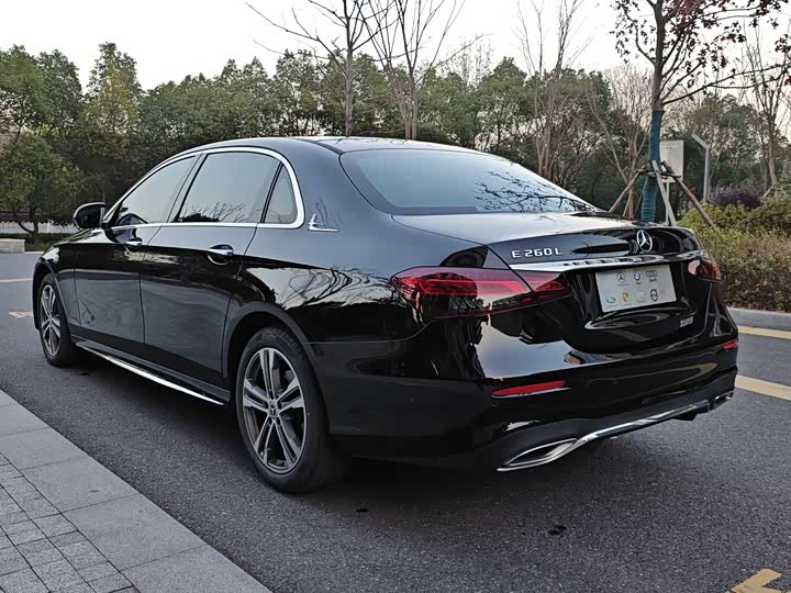 Фото 5 - Mercedes-Benz E-Class