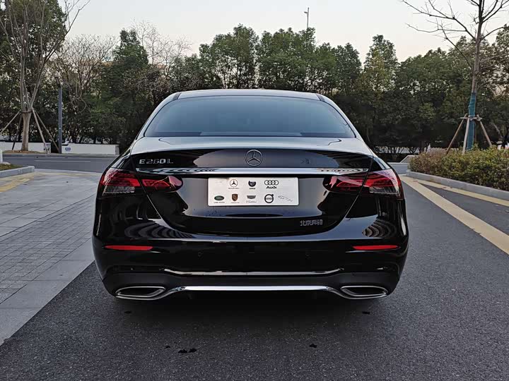 Фото 6 - Mercedes-Benz E-Class