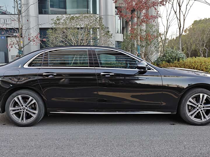 Фото 8 - Mercedes-Benz E-Class