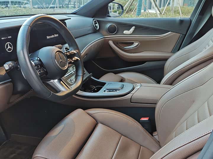 Фото 9 - Mercedes-Benz E-Class