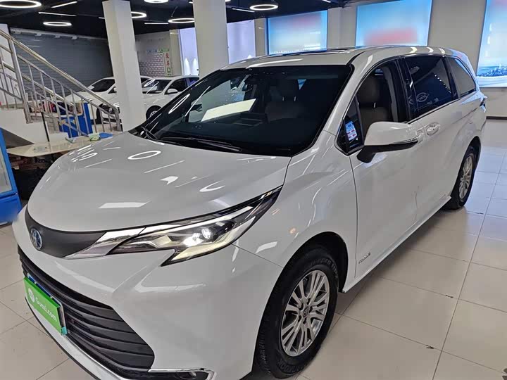 Фото 2 - Toyota Sienna