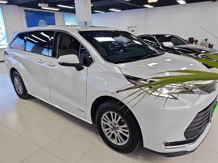 Фото 4 - Toyota Sienna