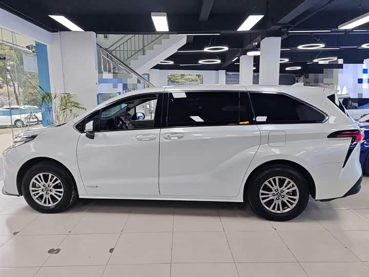 Фото 5 - Toyota Sienna