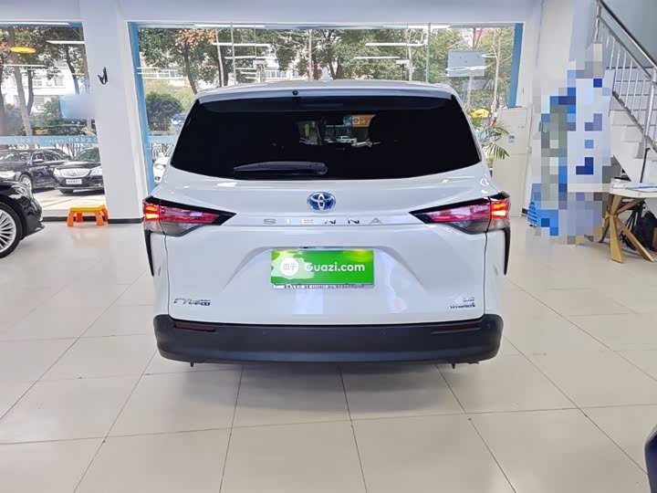 Фото 6 - Toyota Sienna