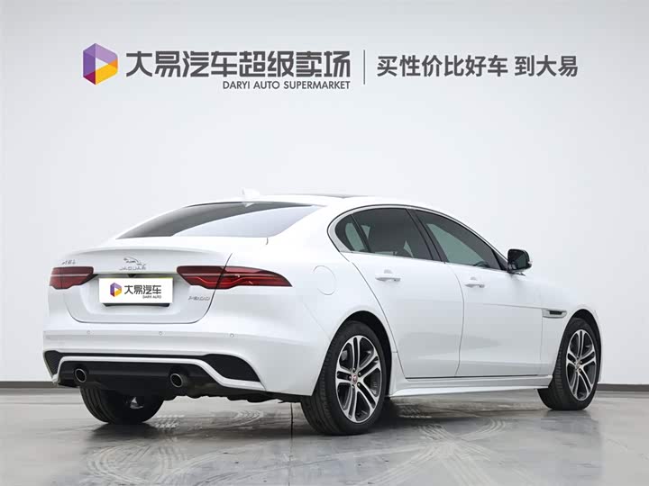 Фото 3 - Jaguar XE L