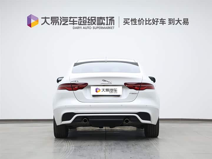 Фото 4 - Jaguar XE L