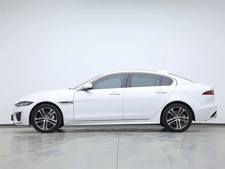 Фото 5 - Jaguar XE L