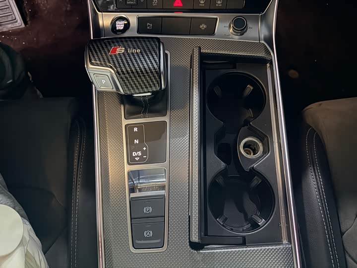 Фото 7 - Audi A6L