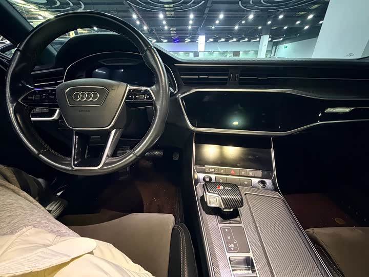 Фото 9 - Audi A6L