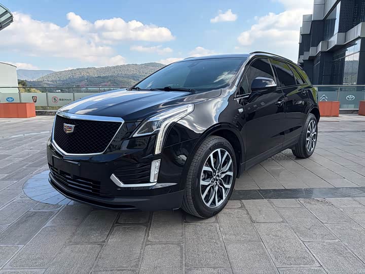 Фото 1 - Cadillac XT5